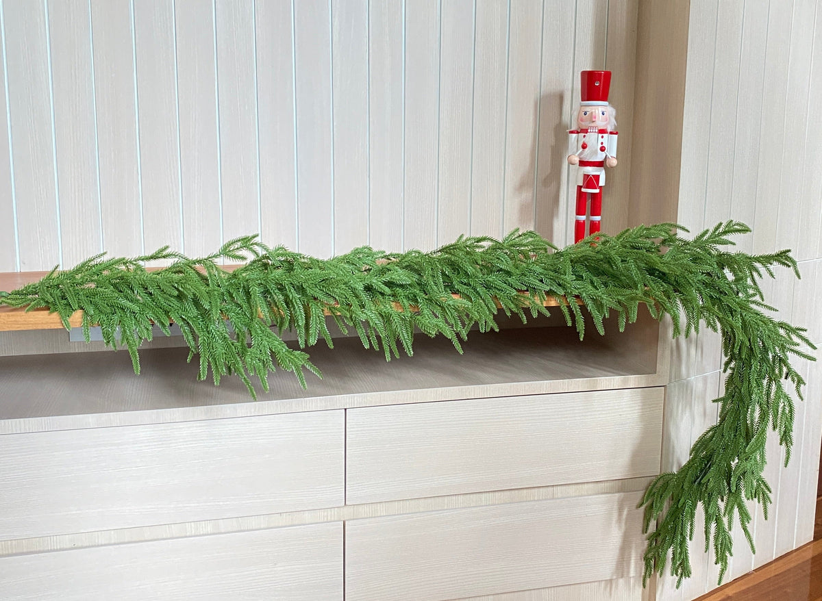 หรีดคริสต์มาสและสายสน Wreath/Garland