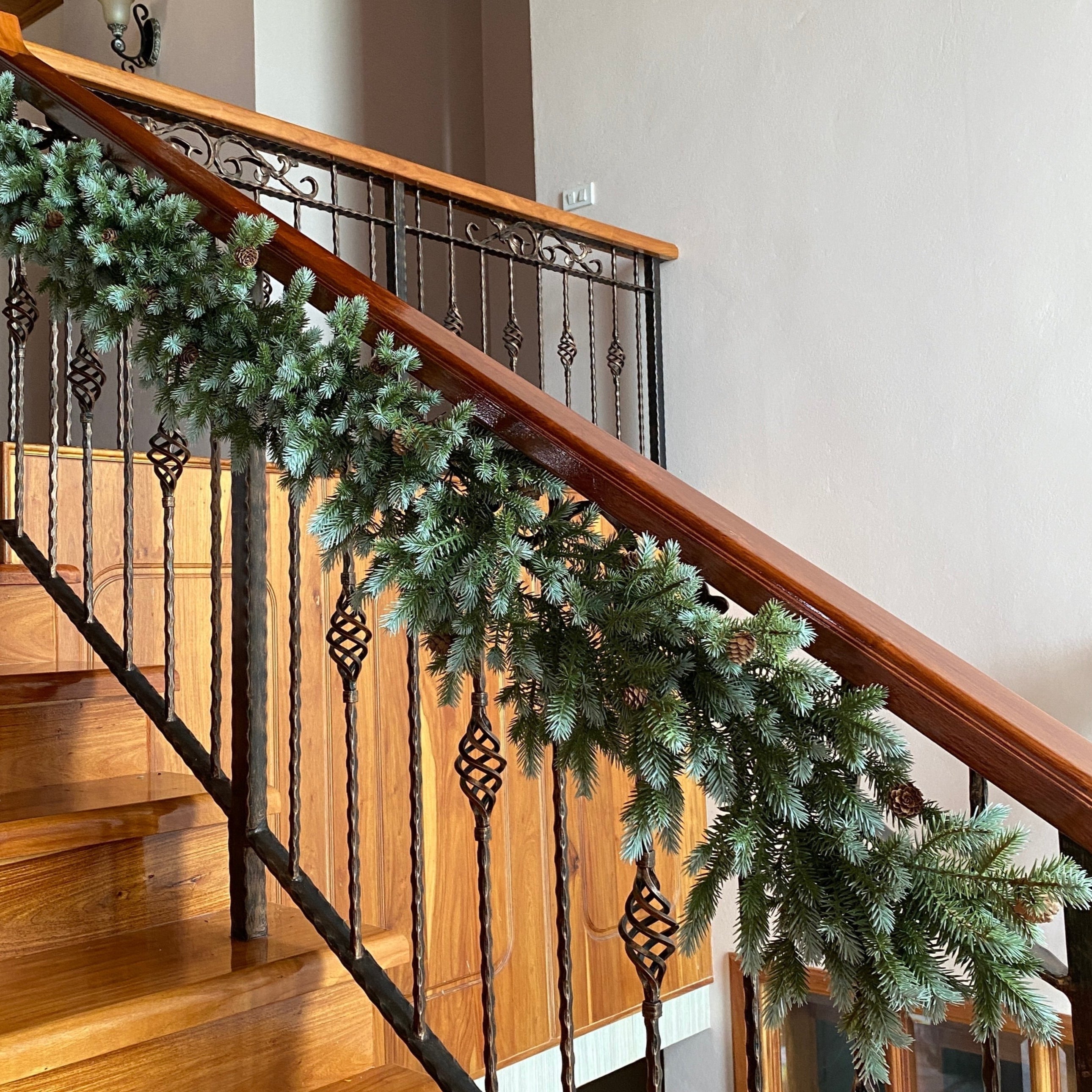 การ์แลนด์ Pure PE สีทูโทนประดับลูกสนแท้ 2.00 เมตร