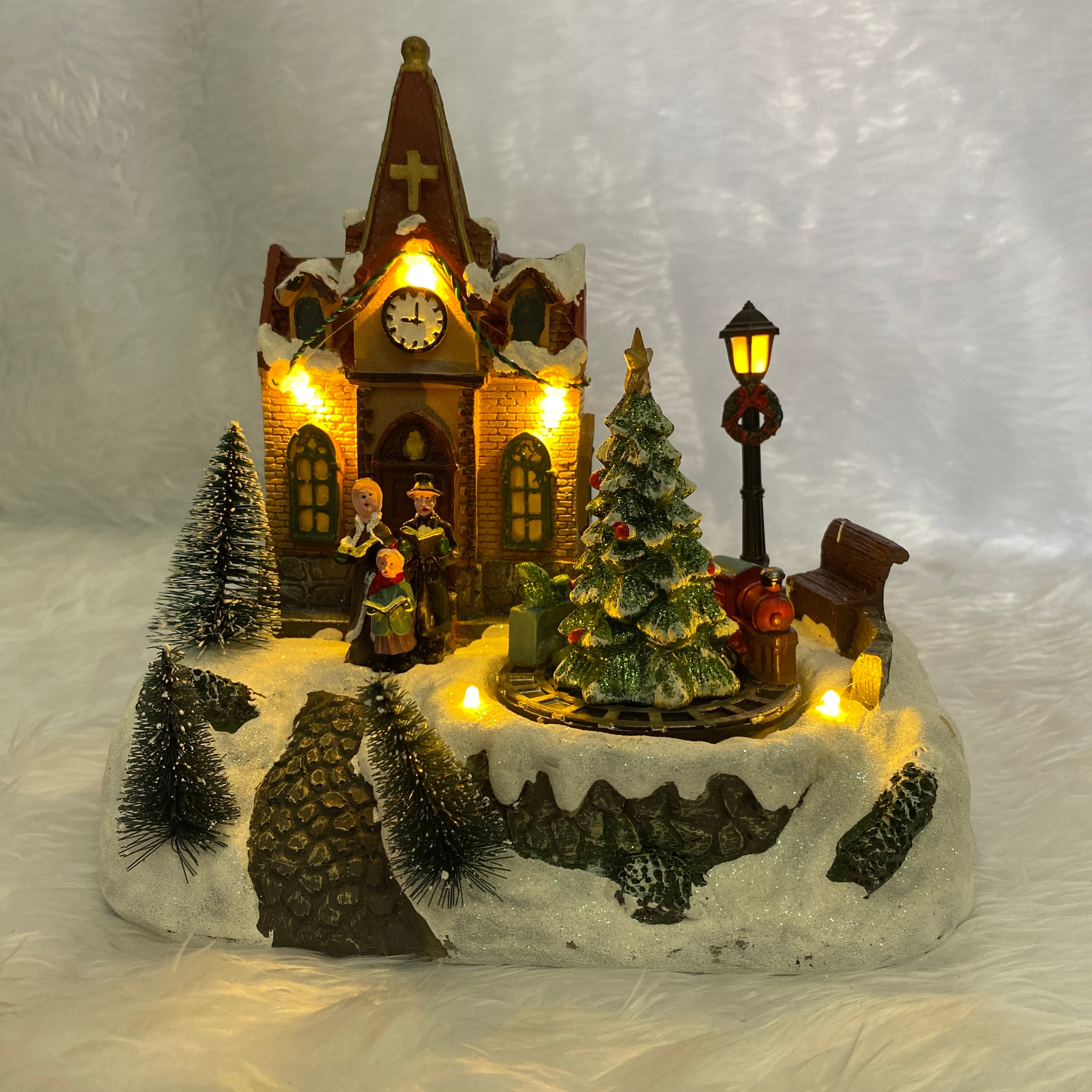 Music Box คริสต์มาส ครอบครัวยืนหน้าโบสถ์ มีไฟ - เพลง