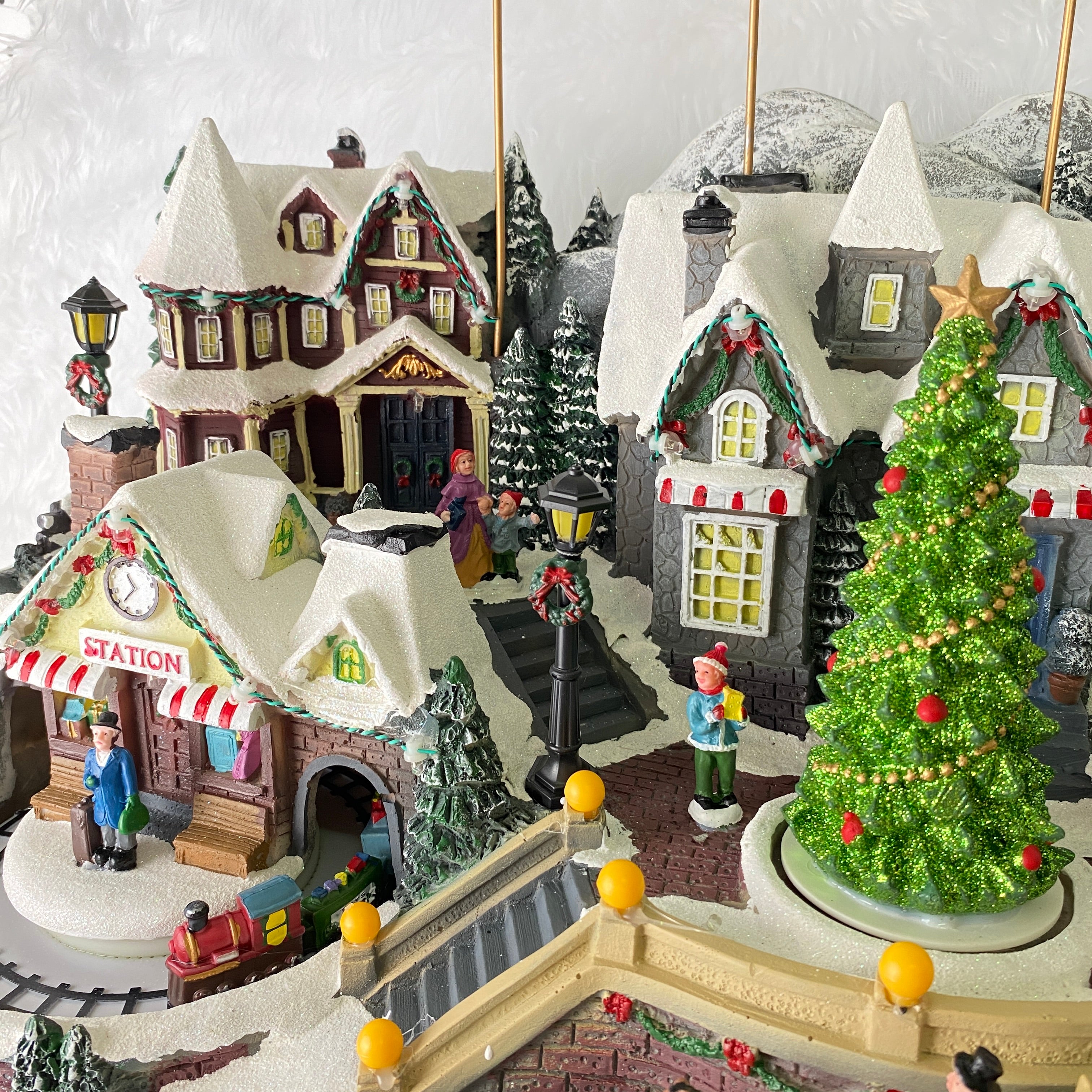 Music Box คริสต์มาส ซานต้าบินเหนือหมู่บ้านหิมะ ใหญ่ มีไฟ - เพลง