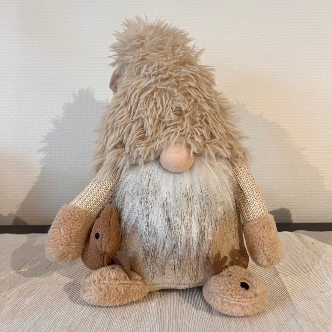 ตุ๊กตาโนมสีครีม เสื้อนิตติ้ง สไตล์นอร์ดิก มินิมอล