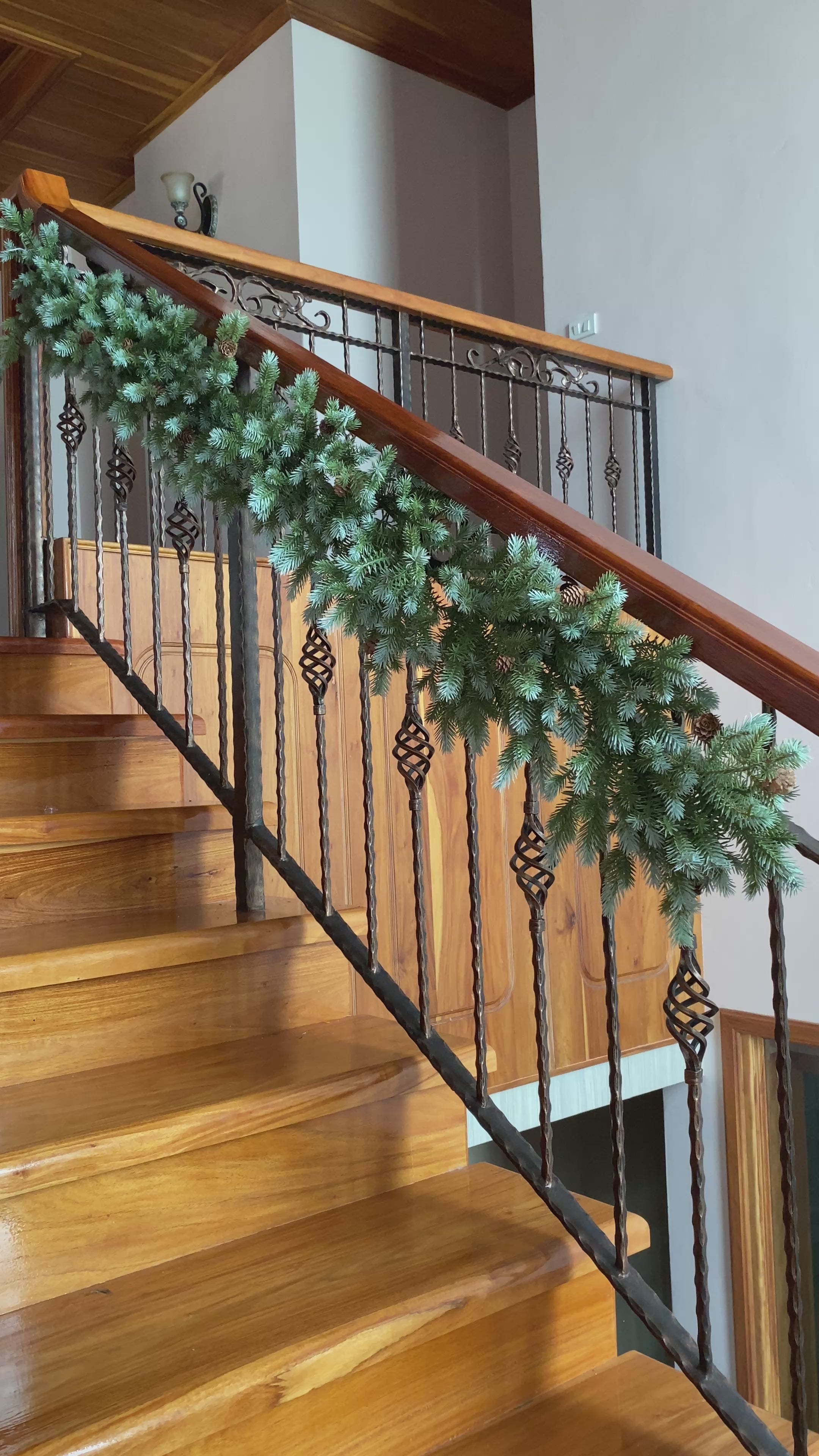 การ์แลนด์ Pure PE สีทูโทนประดับลูกสนแท้ 2.00 เมตร